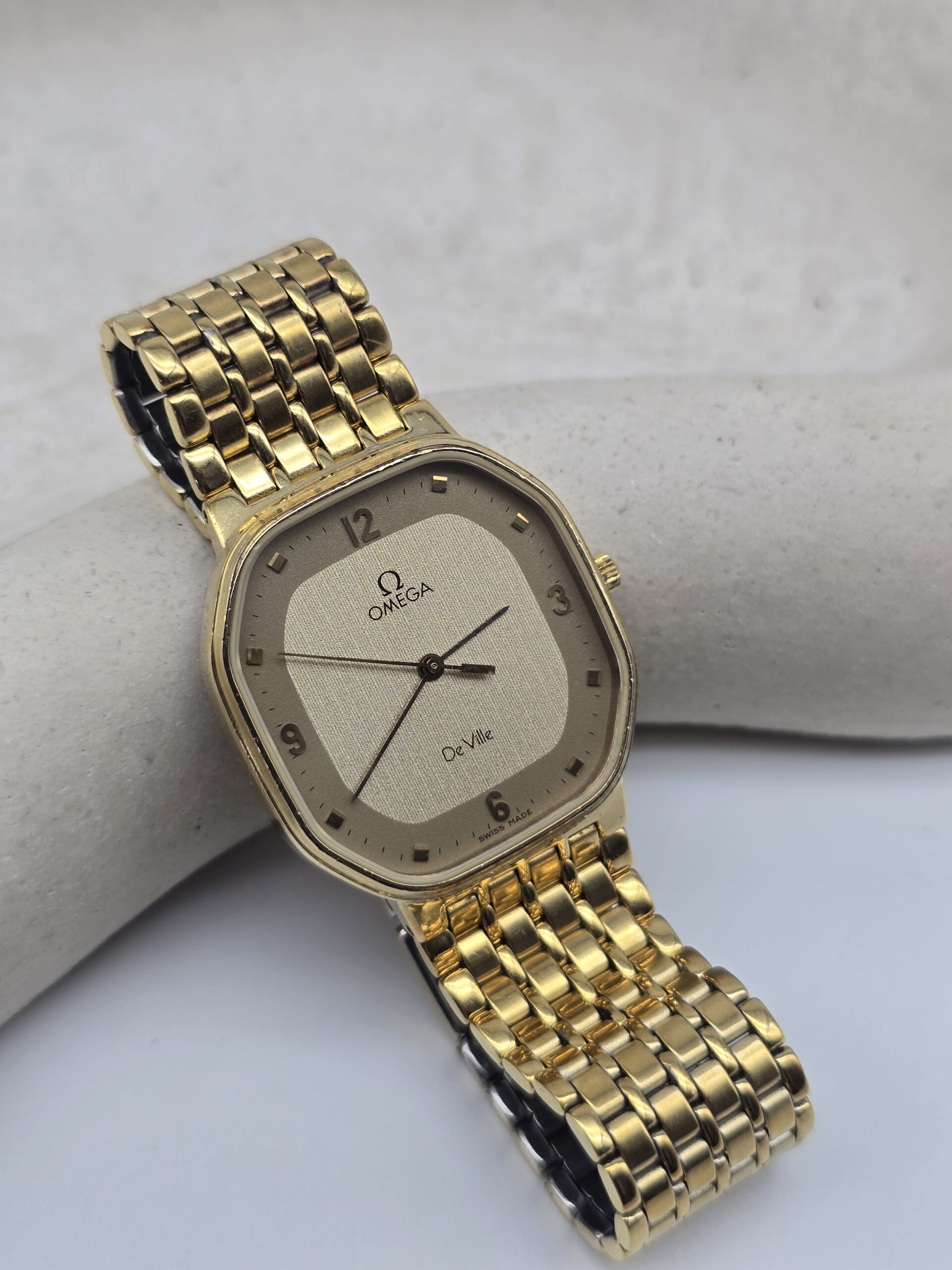 OMEGA De Ville - elegancki zegarek vintage na bransolecie