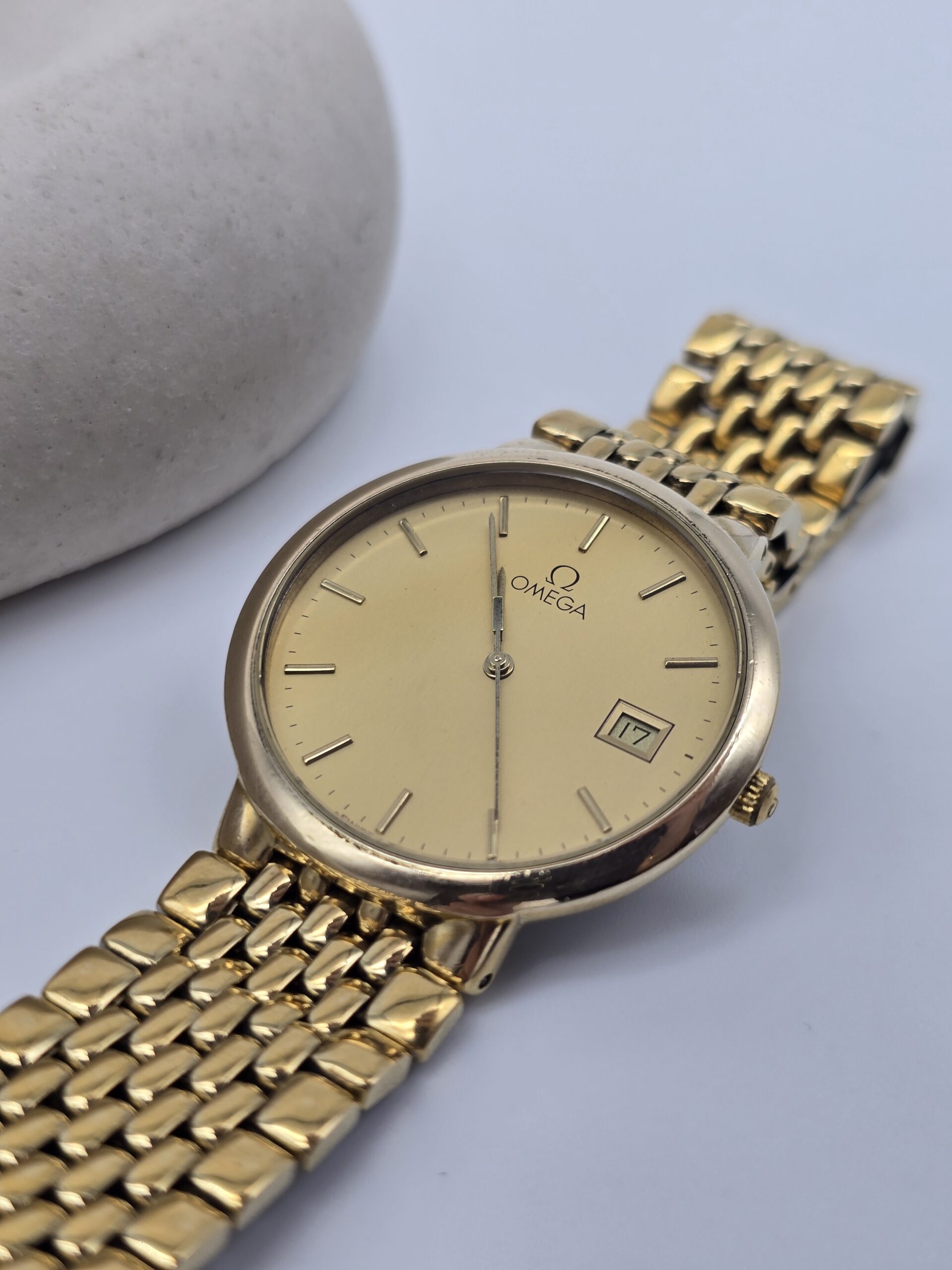OMEGA - elegancki zegarek vintage na bransolecie