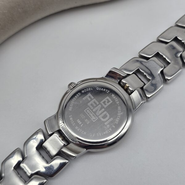 FENDI 980L - elegancki zegarek vintage na bransolecie z datownikiem tył