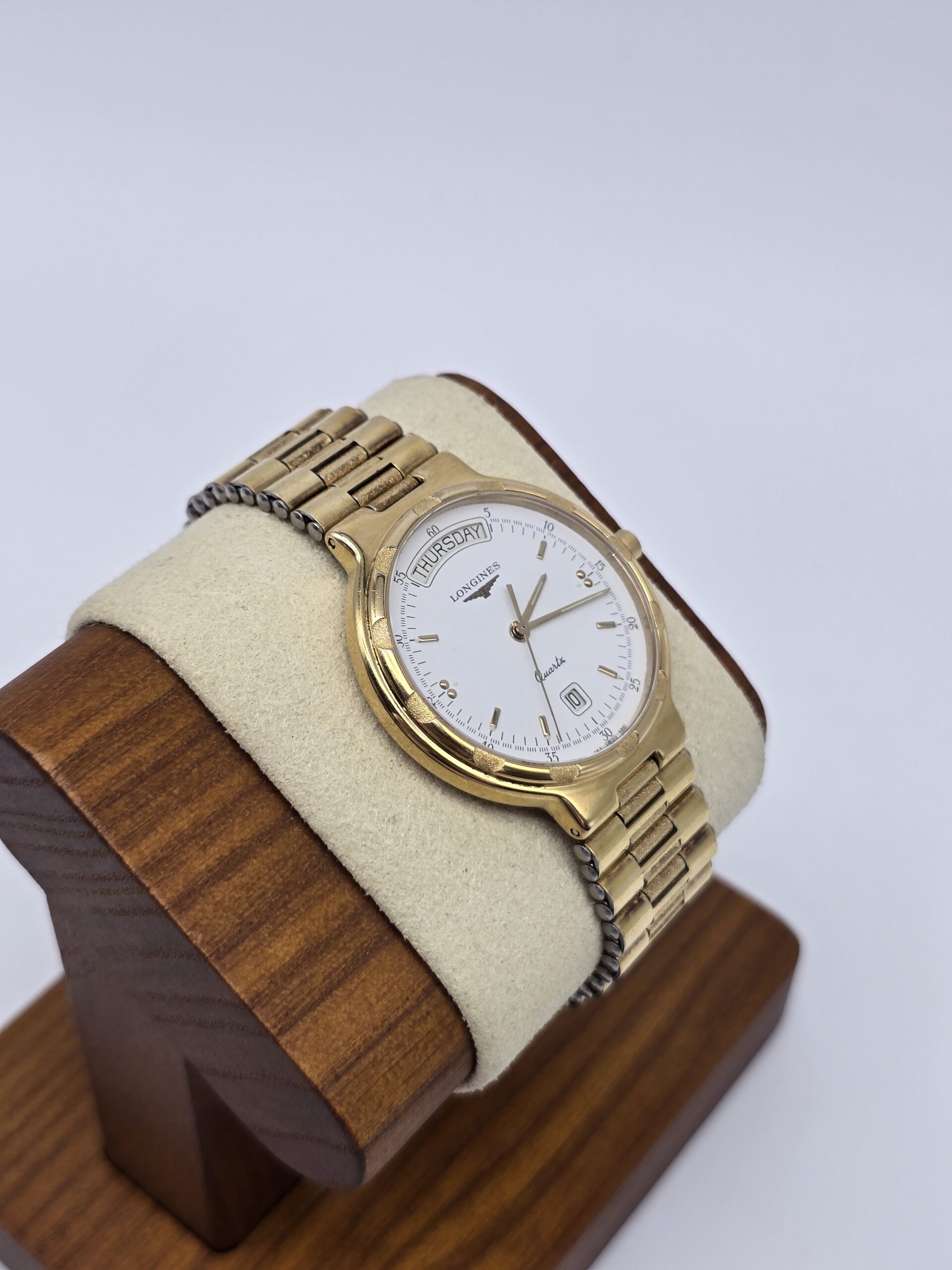 LONGINES Conquest - zegarek vintage na bransolecie z datownikiem stojak