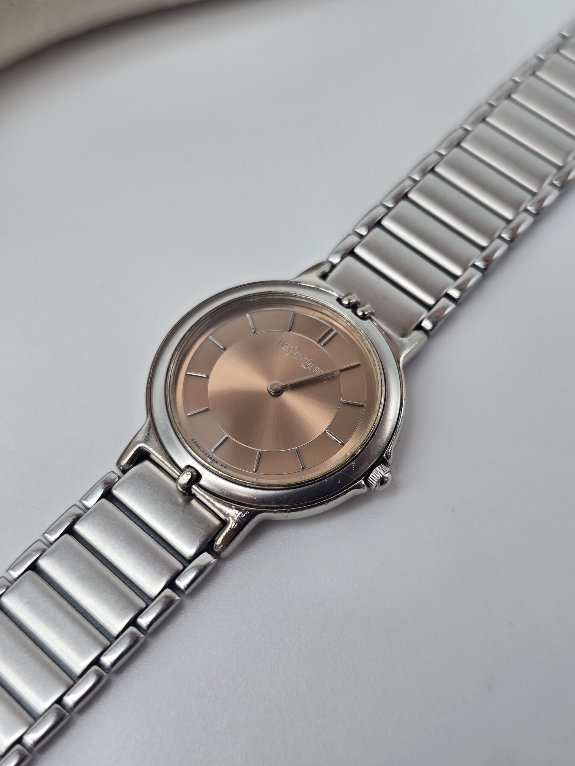 YSL - zegarek vintage na bransolecie z liniowymi indeksami, lata 90.