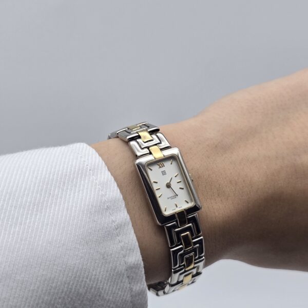 GIVENCHY - subtelny zegarek vintage na bransolecie z prostokątną tarczą na sobie