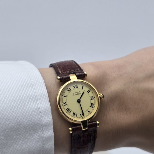 CARTIER Vermeil - zegarek vintage z rzymskimi indeksami, lata 90. na sobie