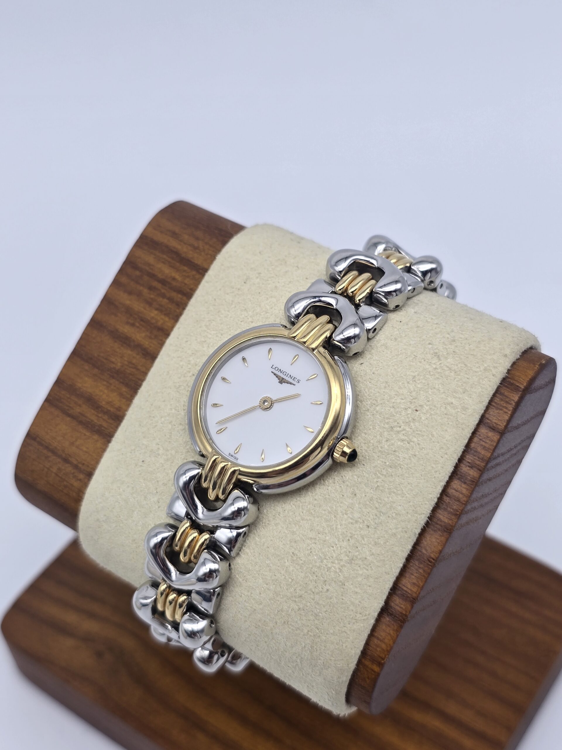 LONGINES - zegarek vintage na bransolecie z liniowymi indeksami stojak