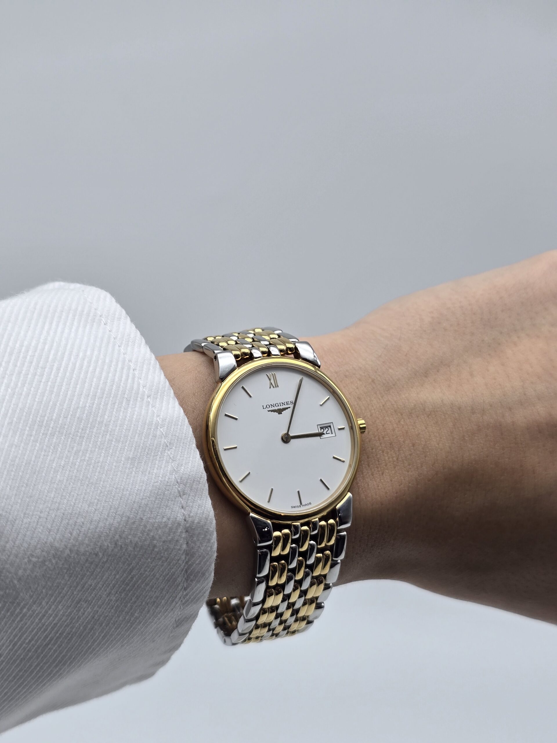 LONGINES La Grande Classique - elegancki zegarek vintage z datownikiem na sobie
