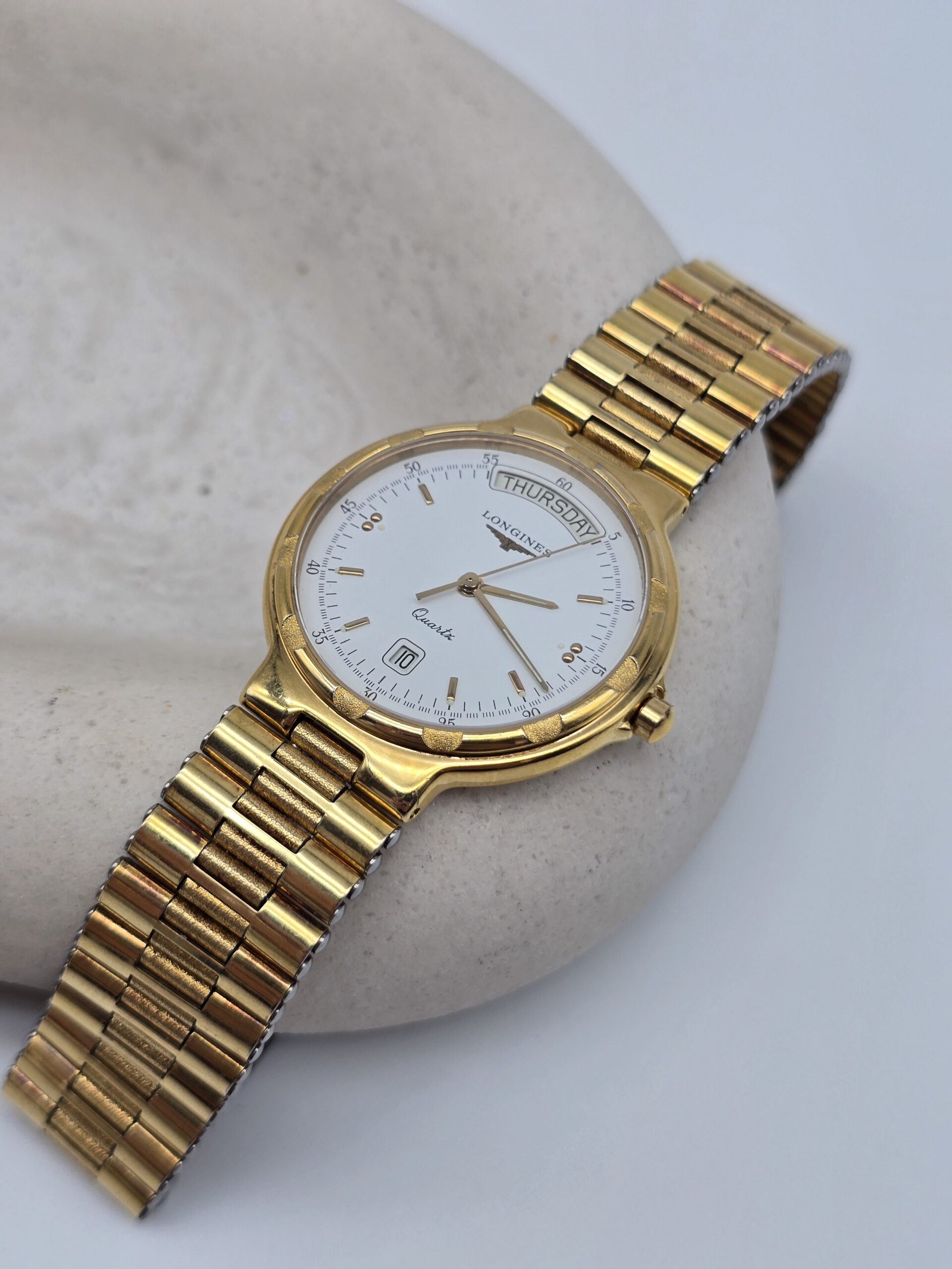 LONGINES Conquest - zegarek vintage na bransolecie z datownikiem koronka