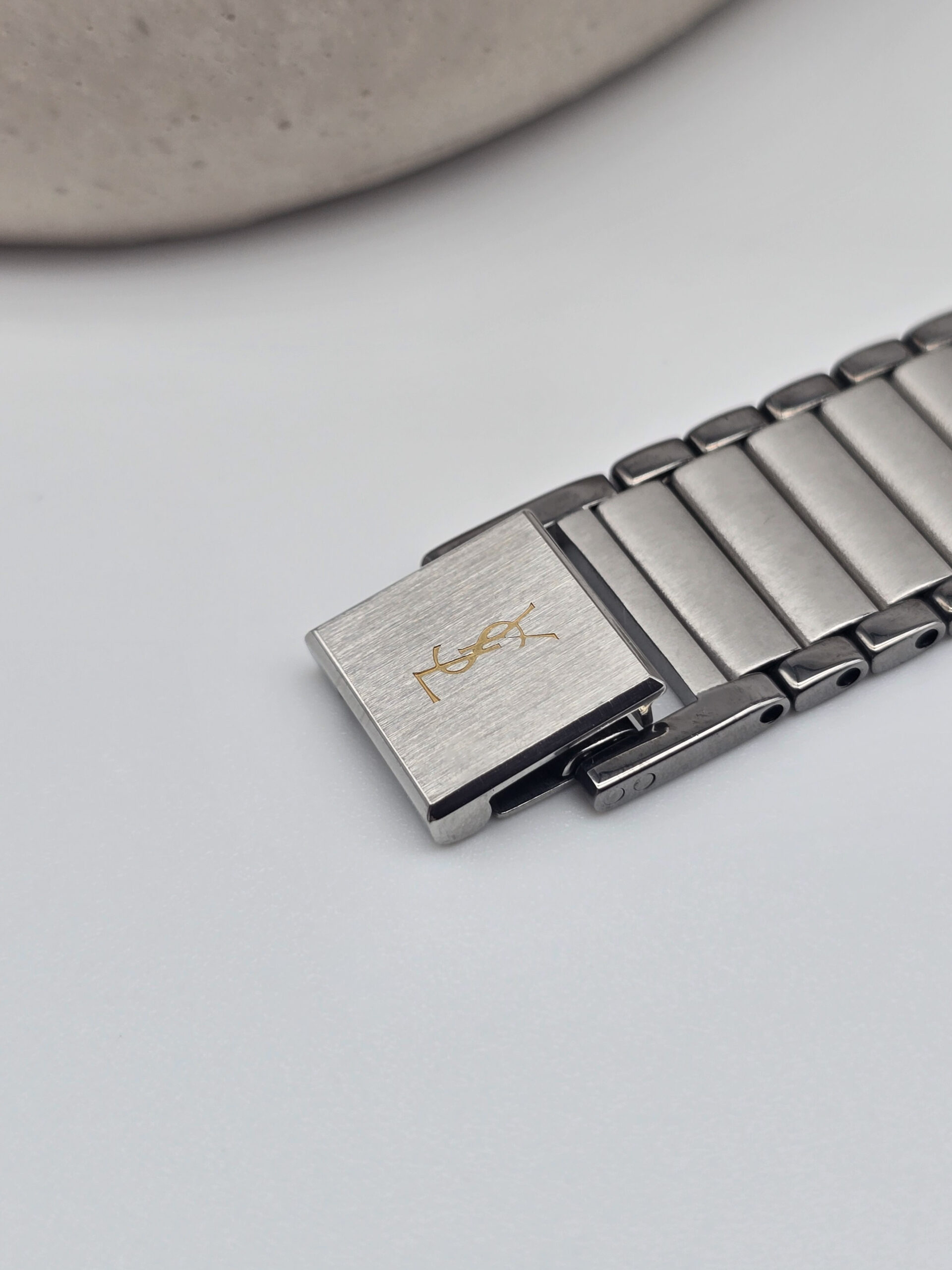 YSL - klasyczny zegarek vintage na bransolecie, lata 90. zapięcie